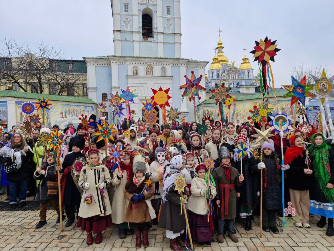 "New Joy Has Arrived": A grand Christmas parade took place in the heart of the capital (PHOTOS)