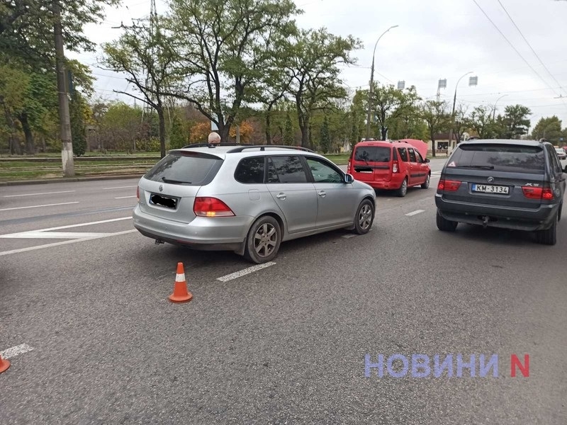 Три автомобиля столкнулись возле зоопарка в Николаеве – образовалась большая пробка