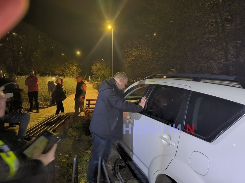 В центре Николаева пьяный водитель на «Мицубиси» врезался в «Рено» — пострадала женщина