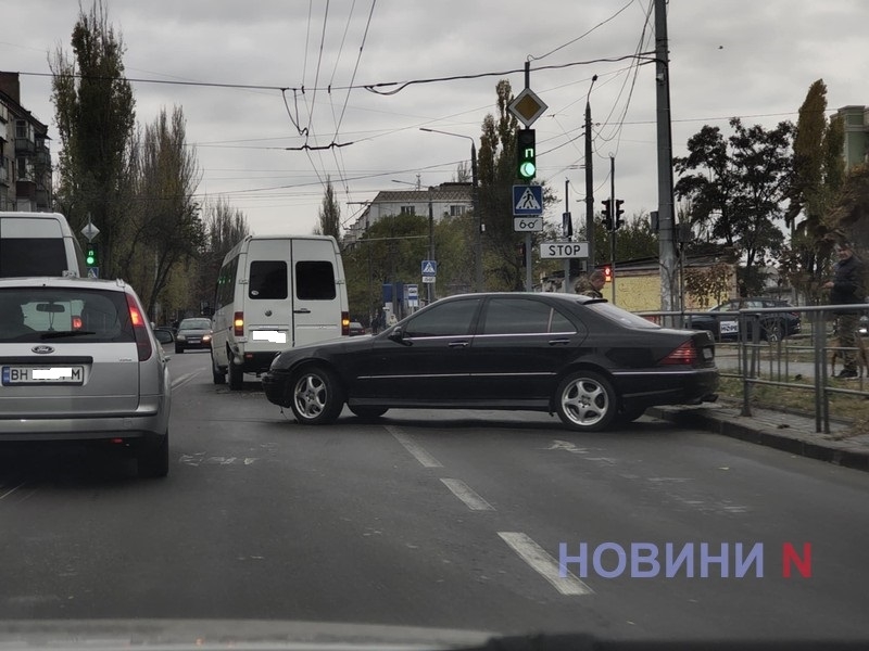 Утреннее ДТП стало причиной пробки в Лесках в Николаеве (фото)