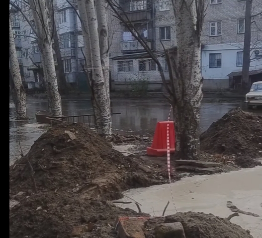 «Водой залит весь двор»: в Николаеве, из-за прорыва водопроводных сетей, потоп во дворе многоэтажки