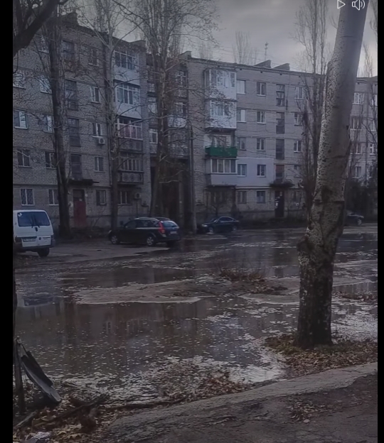 «Водой залит весь двор»: в Николаеве, из-за прорыва водопроводных сетей, потоп во дворе многоэтажки