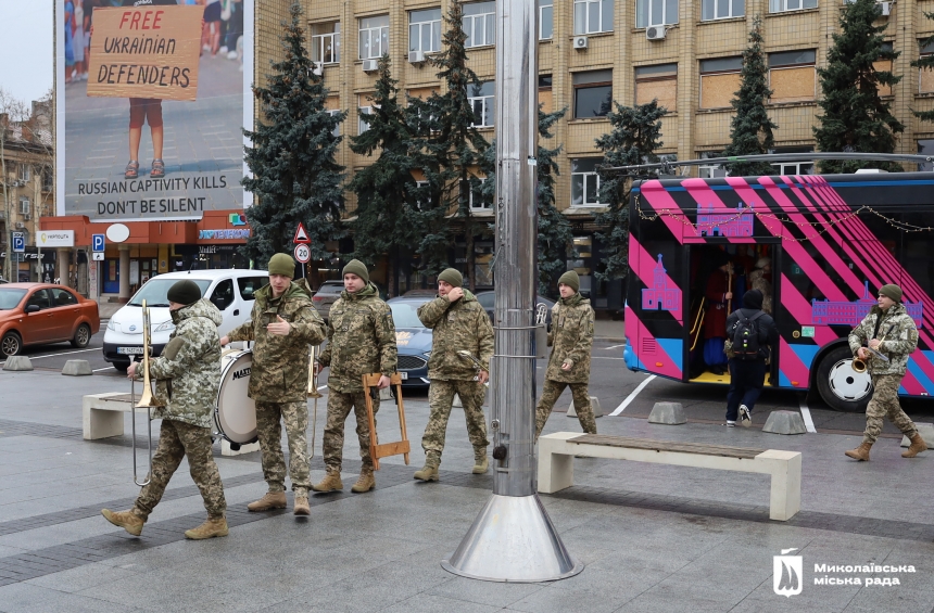 Рождественская звезда, коза и Маланка: Николаевом курсирует праздничный вертеп (фото)