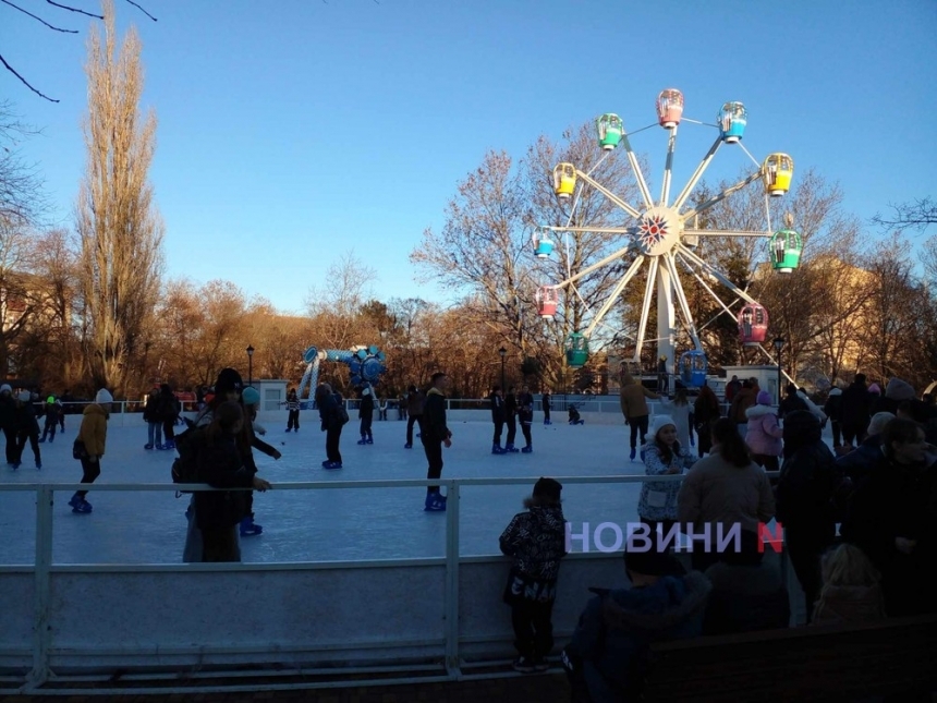 В николаевской «Сказке» открыли каток: сколько стоит