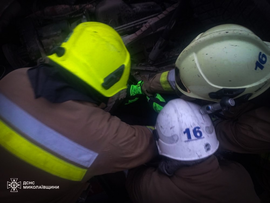 В Николаевской области перевернулась скорая: двое пострадавших