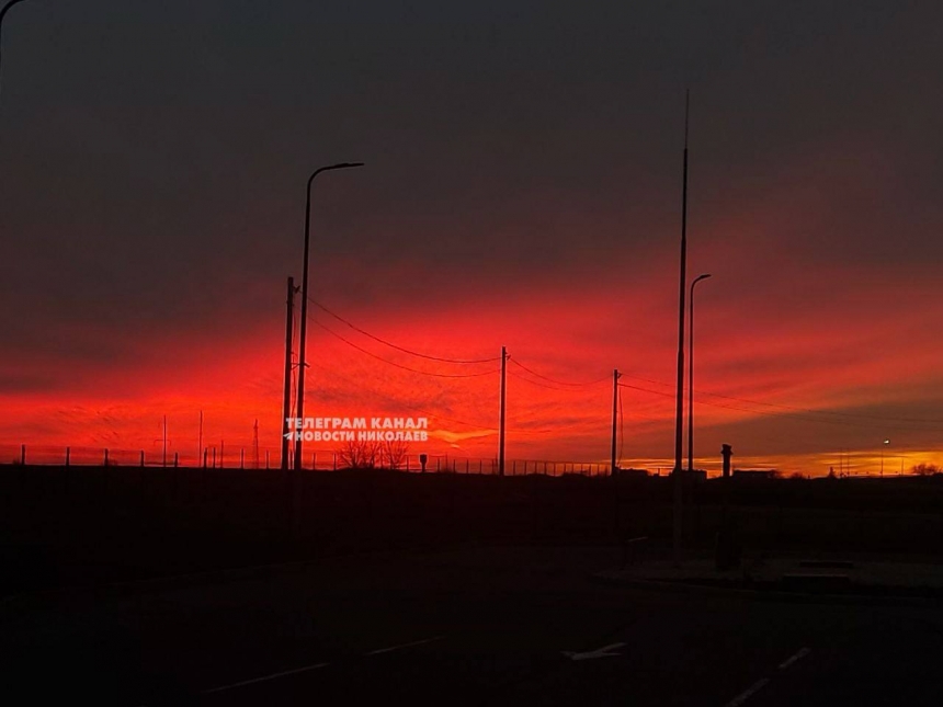 Жители Николаева публикуют яркие снимки заката солнца (фото)