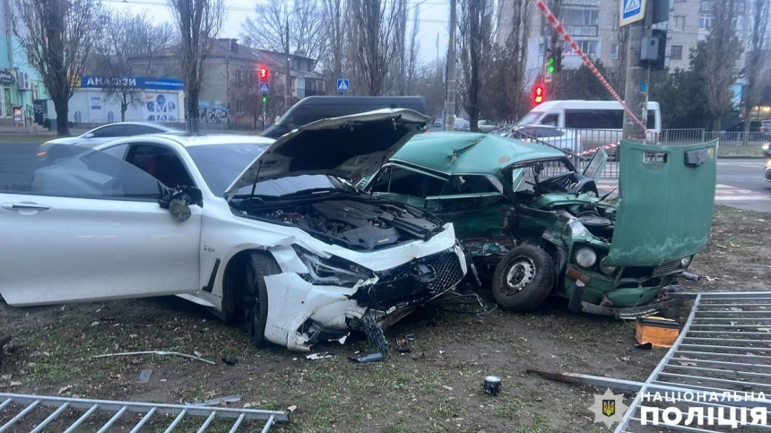 Вследствие тройного ДТП в Николаеве погибли два человека: водителя Infiniti задержала полиция