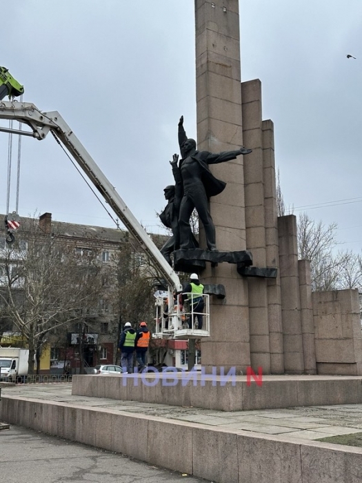 «Защита демократии»: глава администрации Центрального района о сносе памятника комсомолу в Николаеве