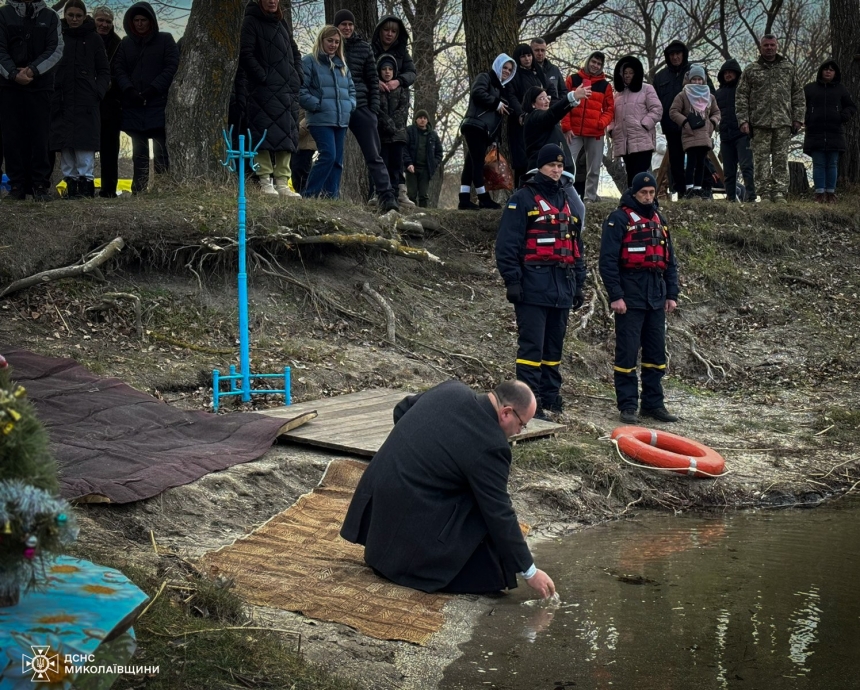 Как «ныряли в прорубь» в Николаевской области 6 января (фото, видео)