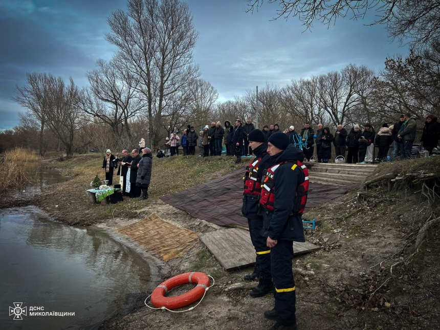 Как «ныряли в прорубь» в Николаевской области 6 января (фото, видео)