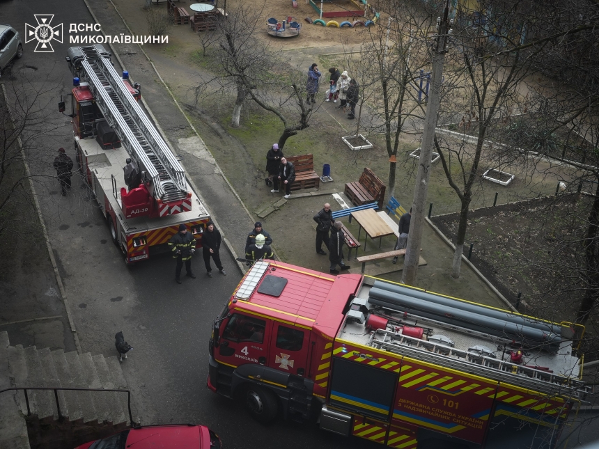 В Николаеве средь бела дня горела девятиэтажка (видео)