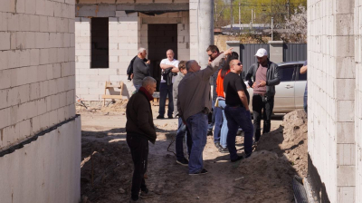 У Ірпені триває відновлення знищених рашистами будинків (ФОТО)